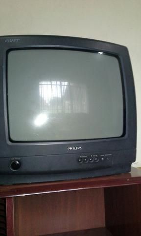 Varias televisoes antigas