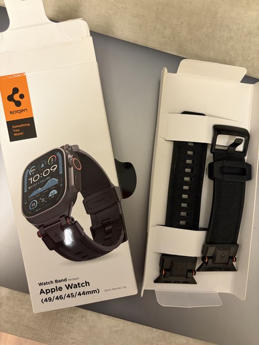 Ремінець Spigen.