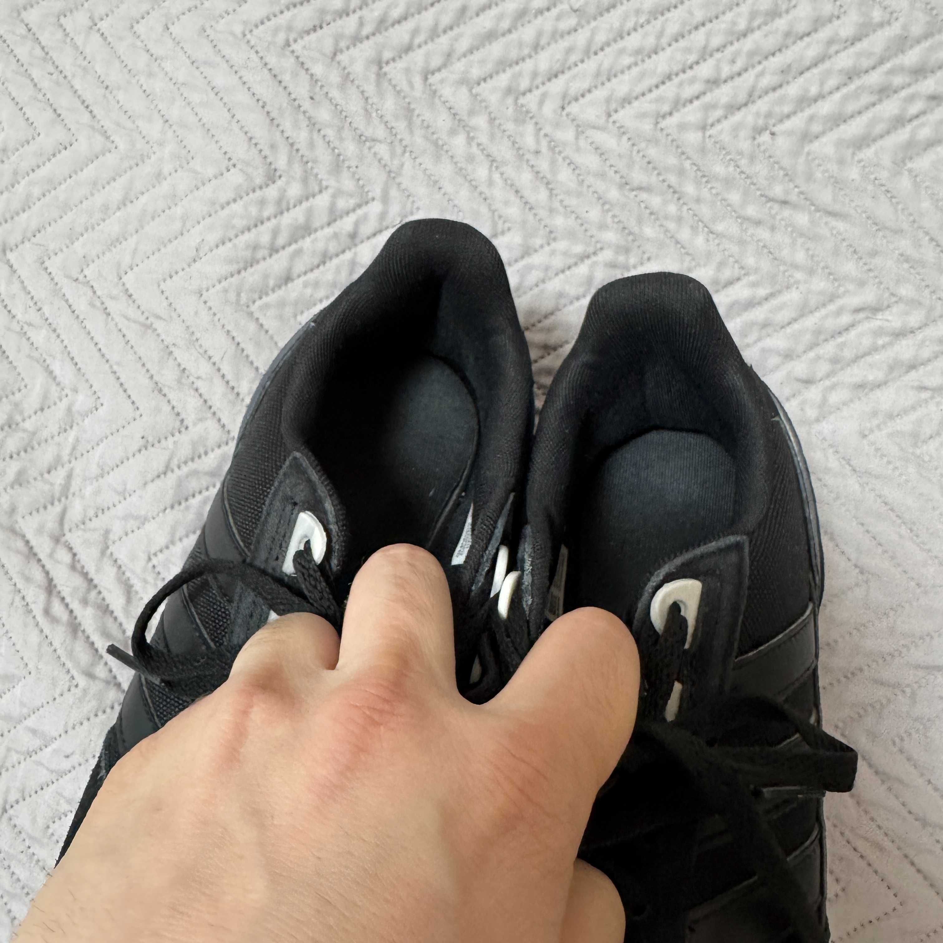 Adidas черные мужские кроссовки 42