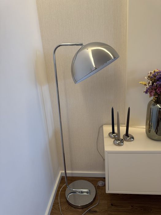 Candeeiro da AREA STORE de pé metalizado