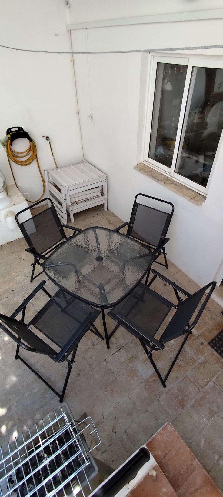 Mesa de jardim com 4 cadeiras