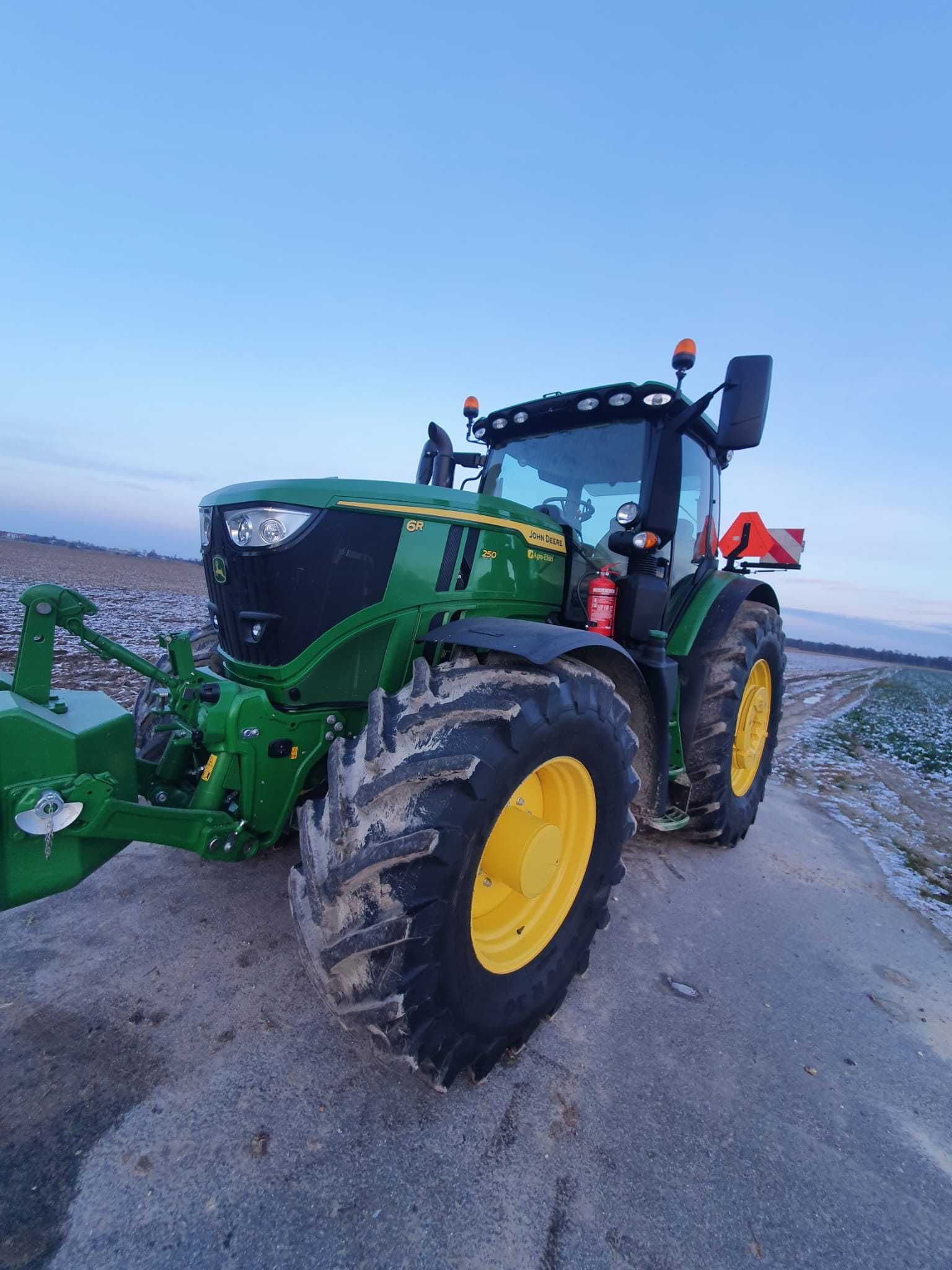 Ciągnik John Deere 6 R 250