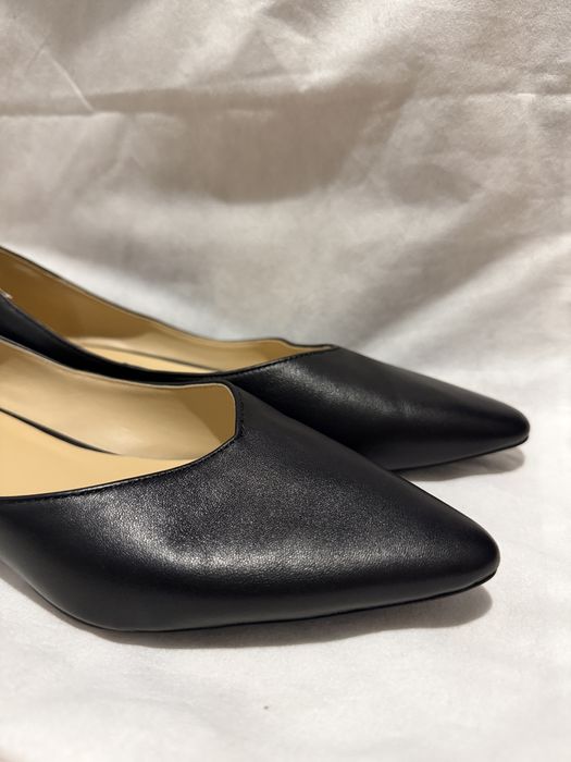 Класичні човники з натуральної шкіри Bata