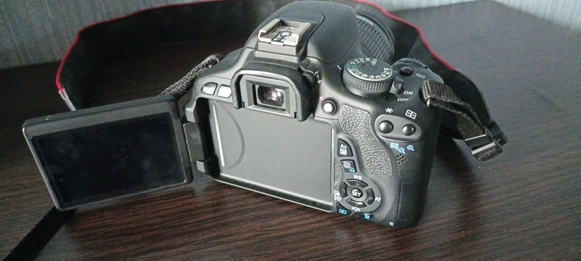 Цифровой зеркальный фотоаппарат Canon EOS 600D Kit 18-55