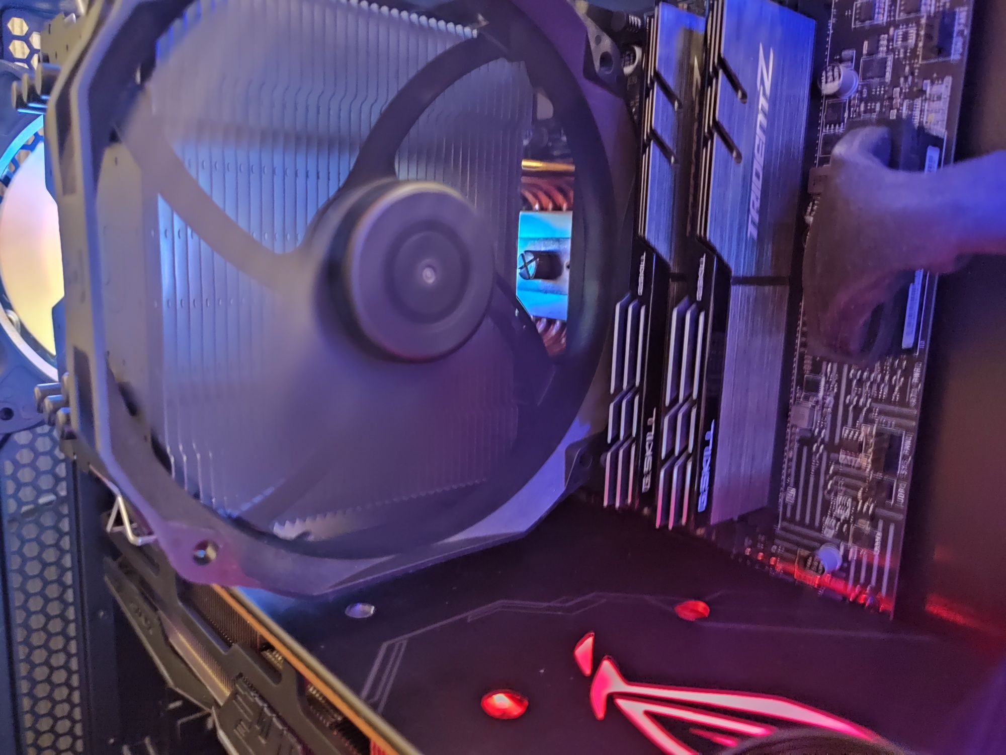 Komputer gamingowy I5 10400f, 32GB DDR4, Rog Strix RX5700XT
