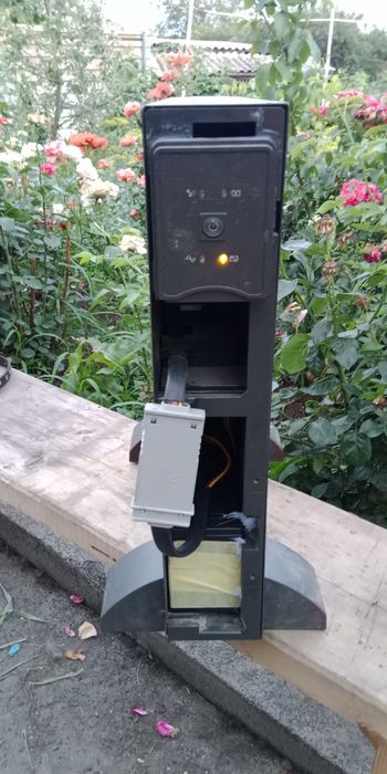 Бесперебойник  APC 1500 va