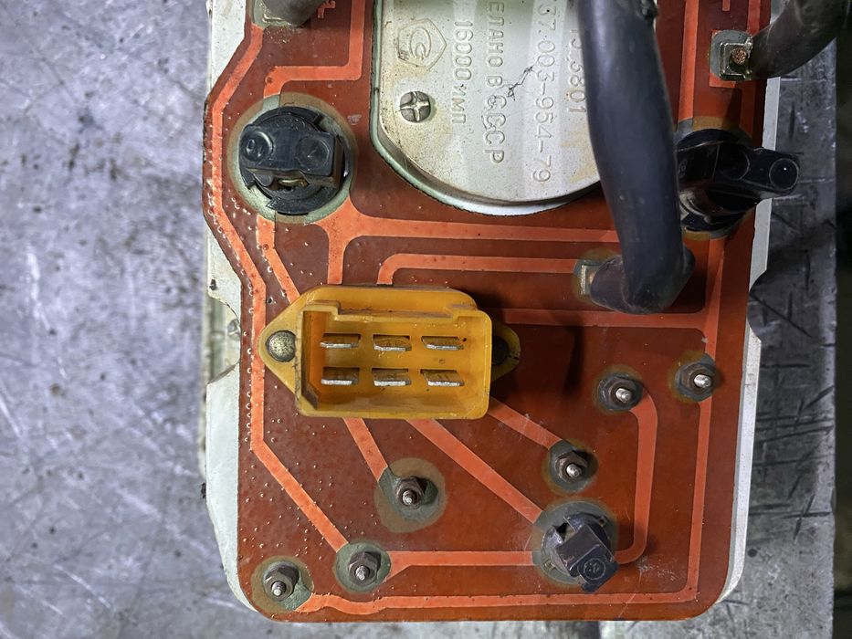 Продам приборную панель ваз 2107