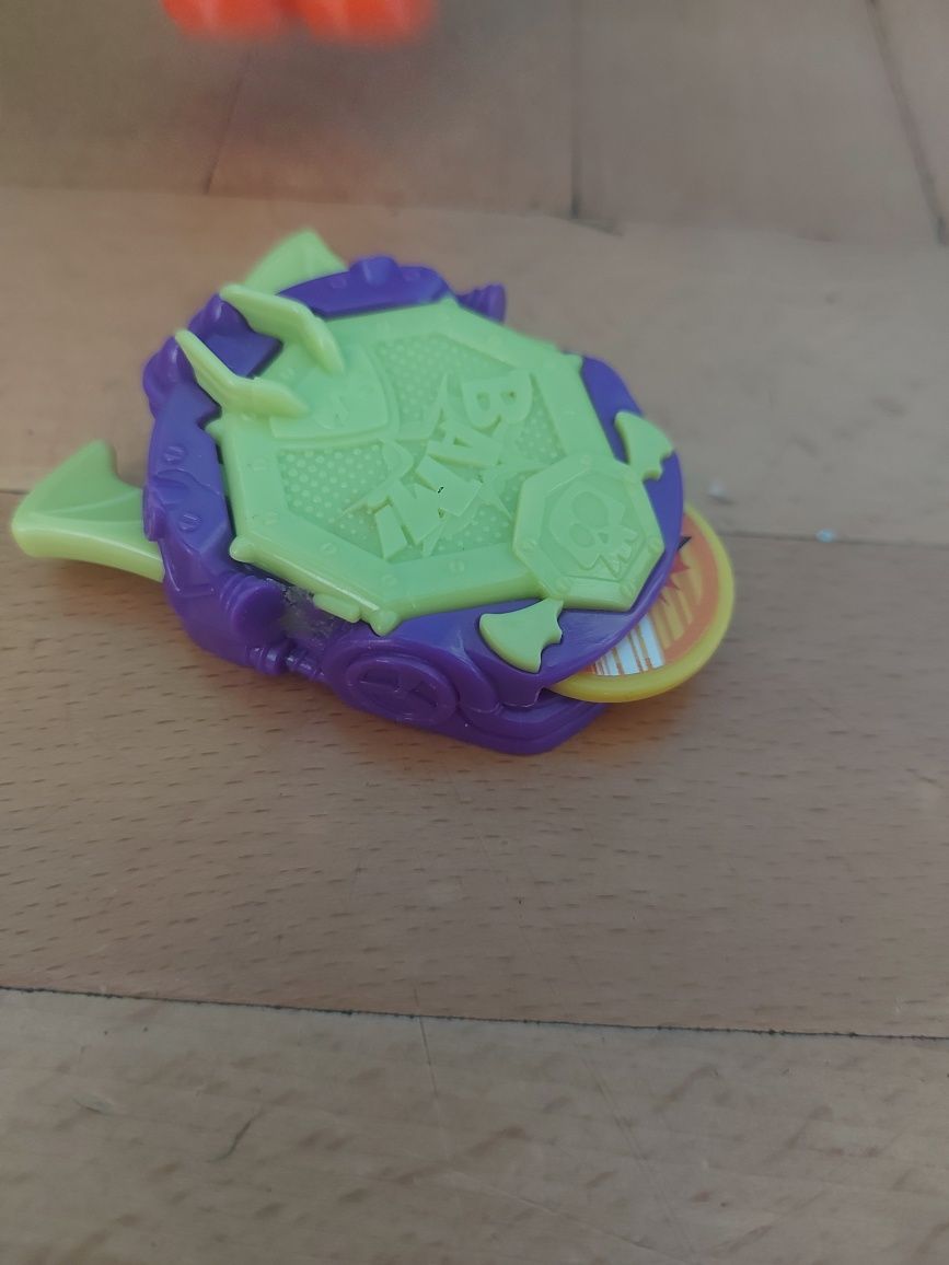 Super Zings robot figurka i broń strzelająca krążkiem