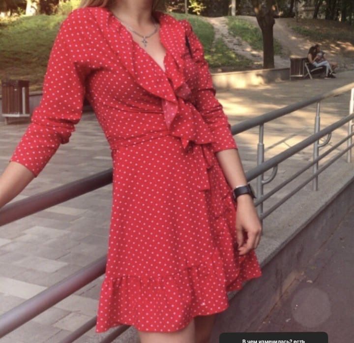 Сукня в горошок на запах