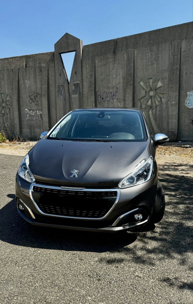 Peugeot 208 muito novo