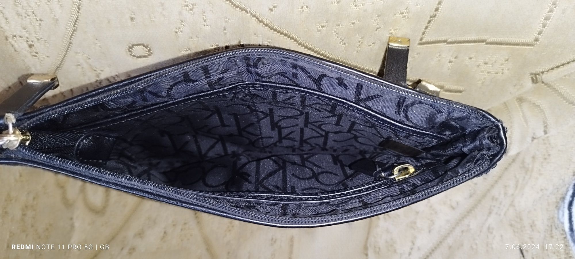 Sprzedam torebkę firmy Calvin klein oryginalna