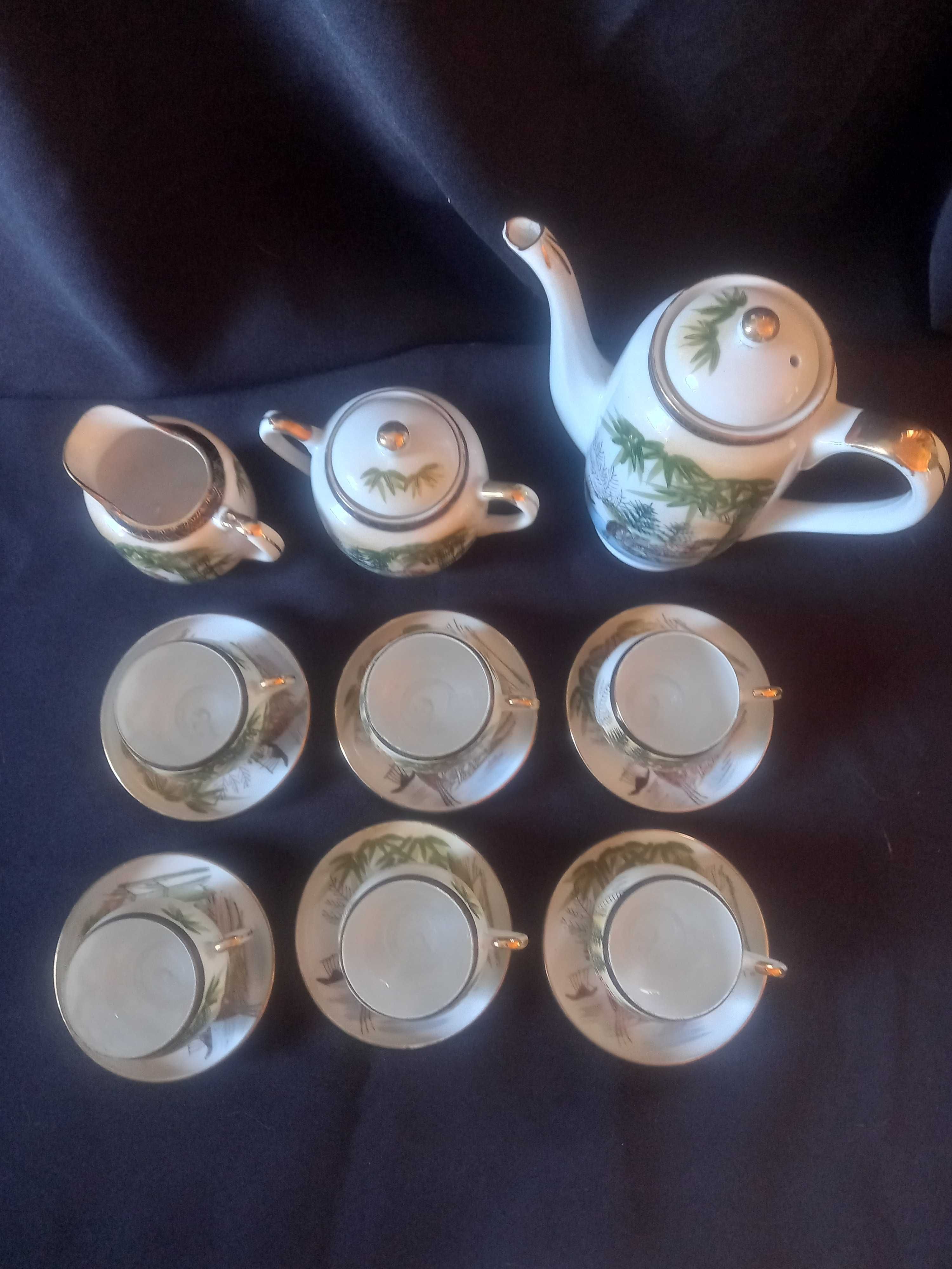 Serviço de café feito no Japão