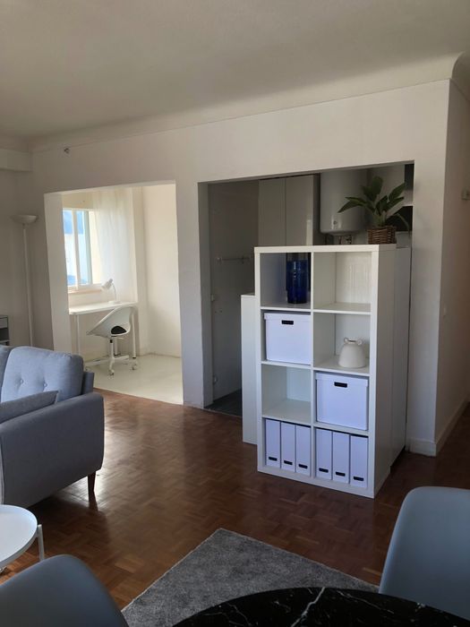 Arrenda-se T1 ,Monte Estoril, vista de mar, garagem box