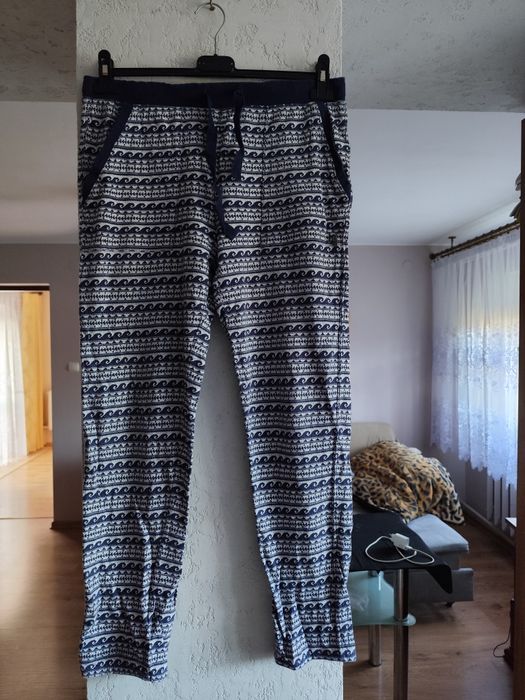 Bawełniane legginsy w gumę w pasie wiązane trokami z kieszeniami rozm