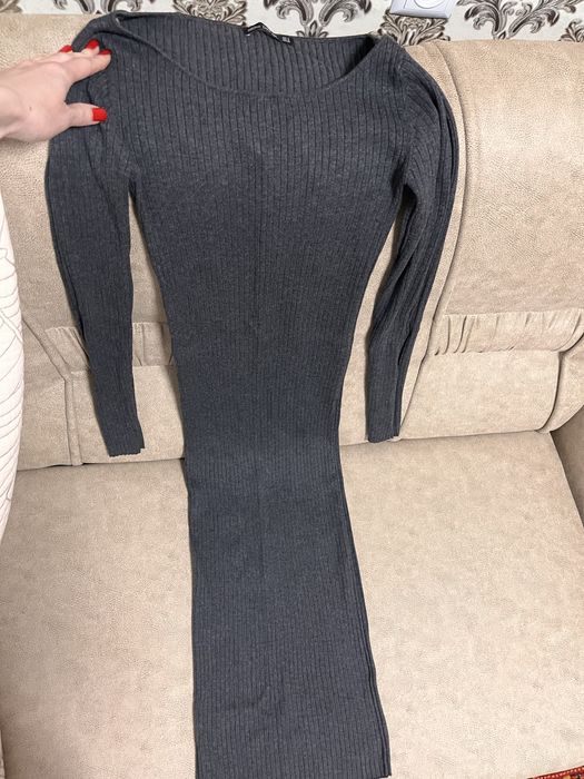 Сукня  приталена