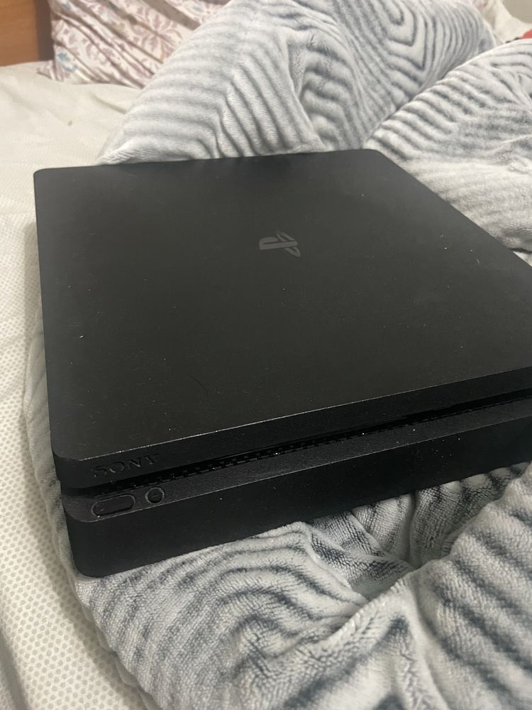 Ps4 slim 1000 gb
