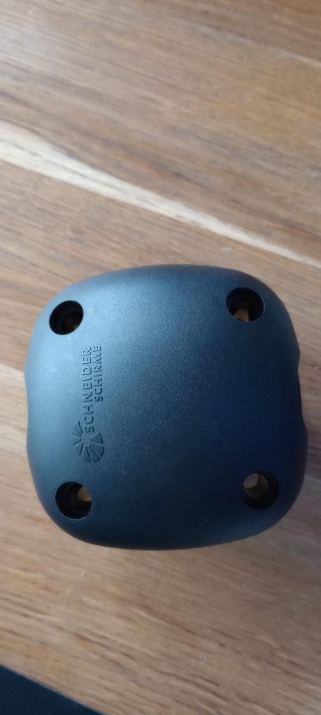 Uchwyt od parasola ogrodowego do balustrad Schneider