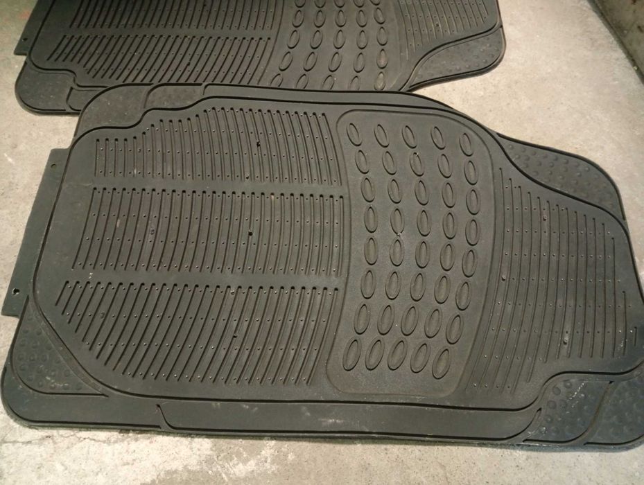 Продам килимки в авто