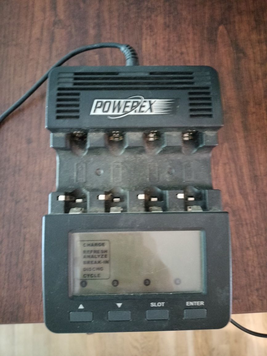 Powerex Maha ładowarka do akumulatorów i baterii
