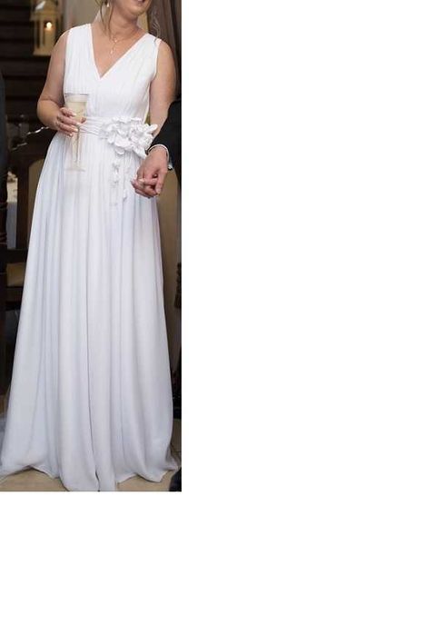 Suknia ślubna prosta, zwiewna i lekka