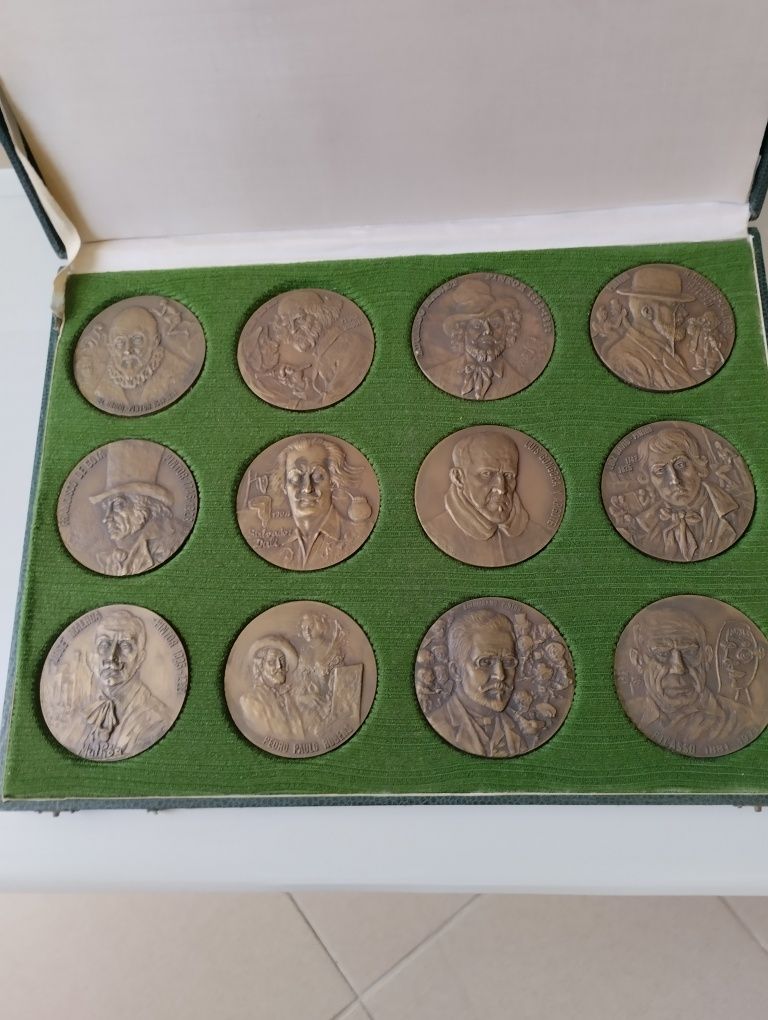 12 medalhas de pintores internacionais