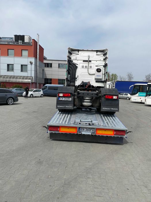 Wynajem naczepa laweta niskopodwoziowa ciężarowa tir