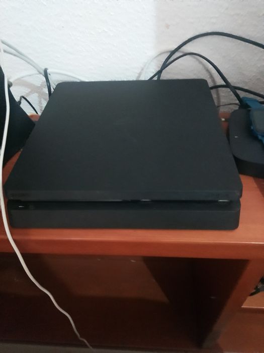 Vendo ou troco ps4 Slim 1tb
