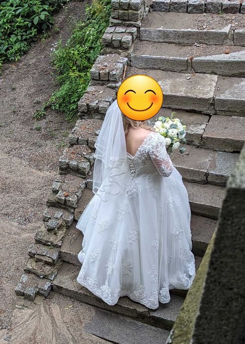 Продам весільну сукню