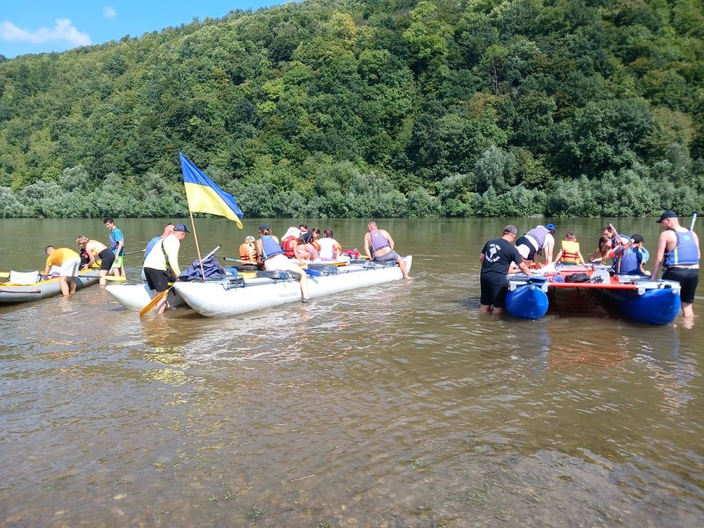 Катамарани, каяки, байдарки. Прокат на Дністрі.