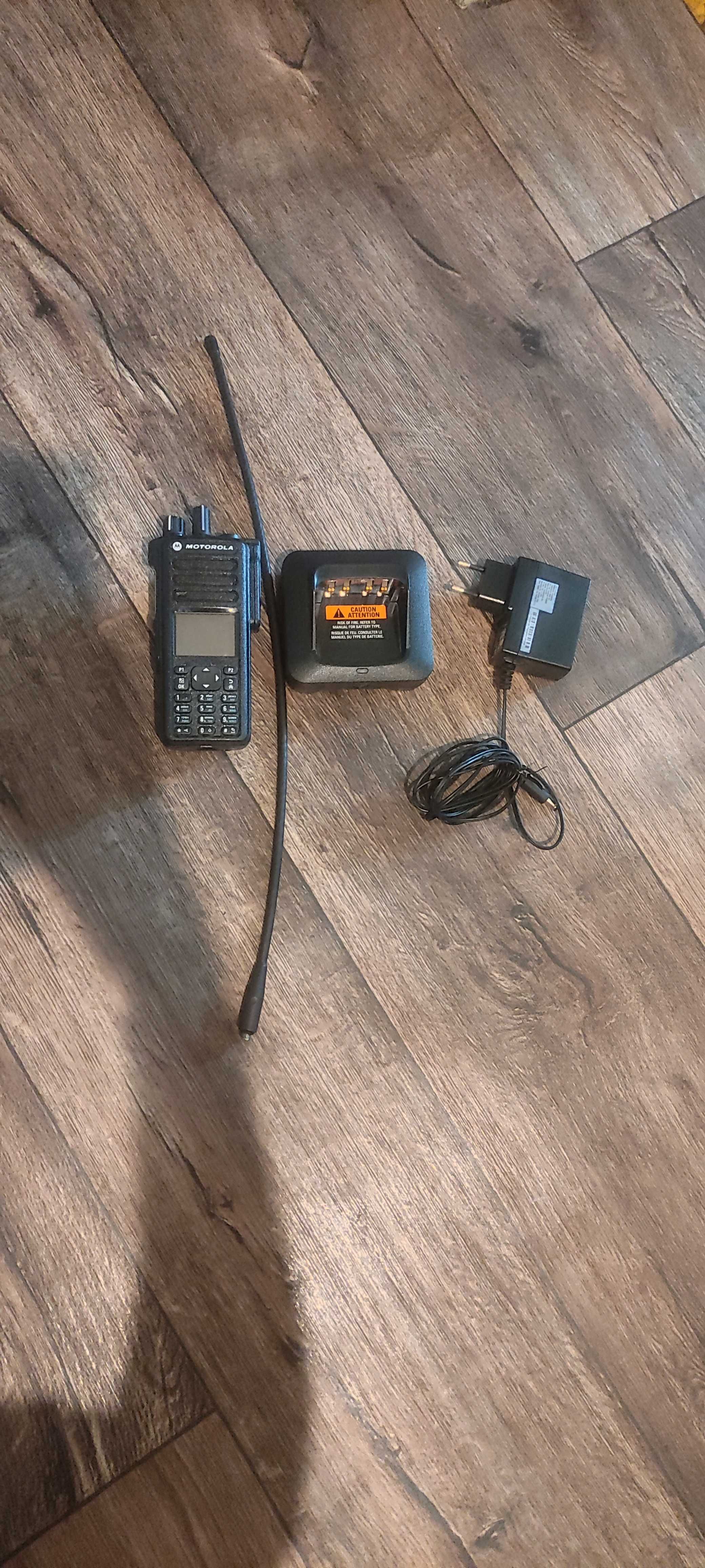 Рация Motorola DP4800E VHF AES 256 зарядна станція блочок