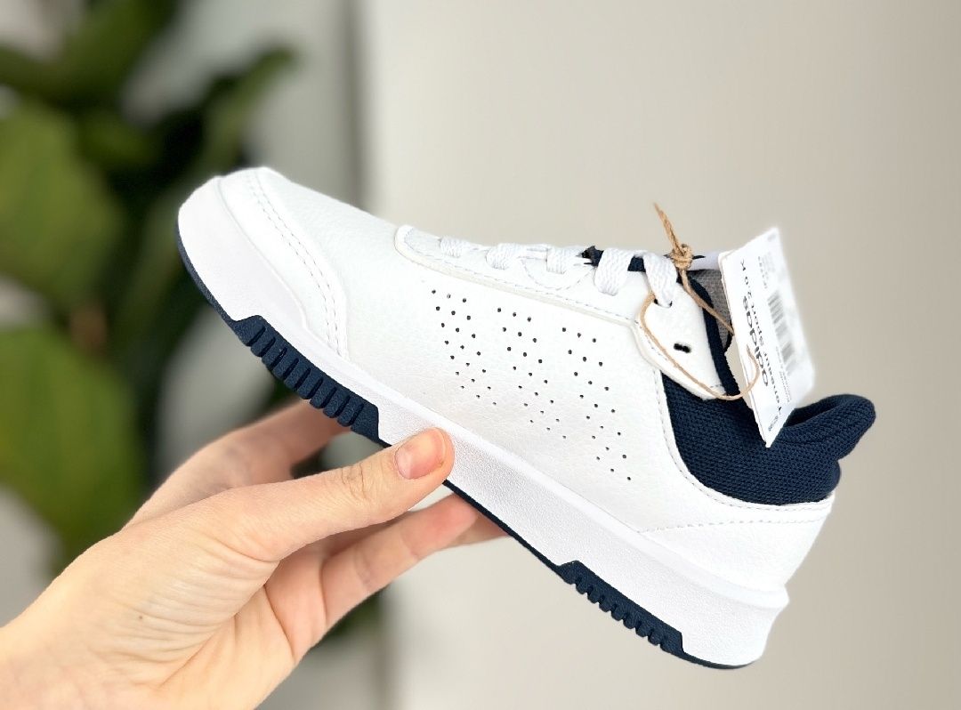 Дитячі кросівки Adidas Оригінал Нові  (29, 30 рр. )