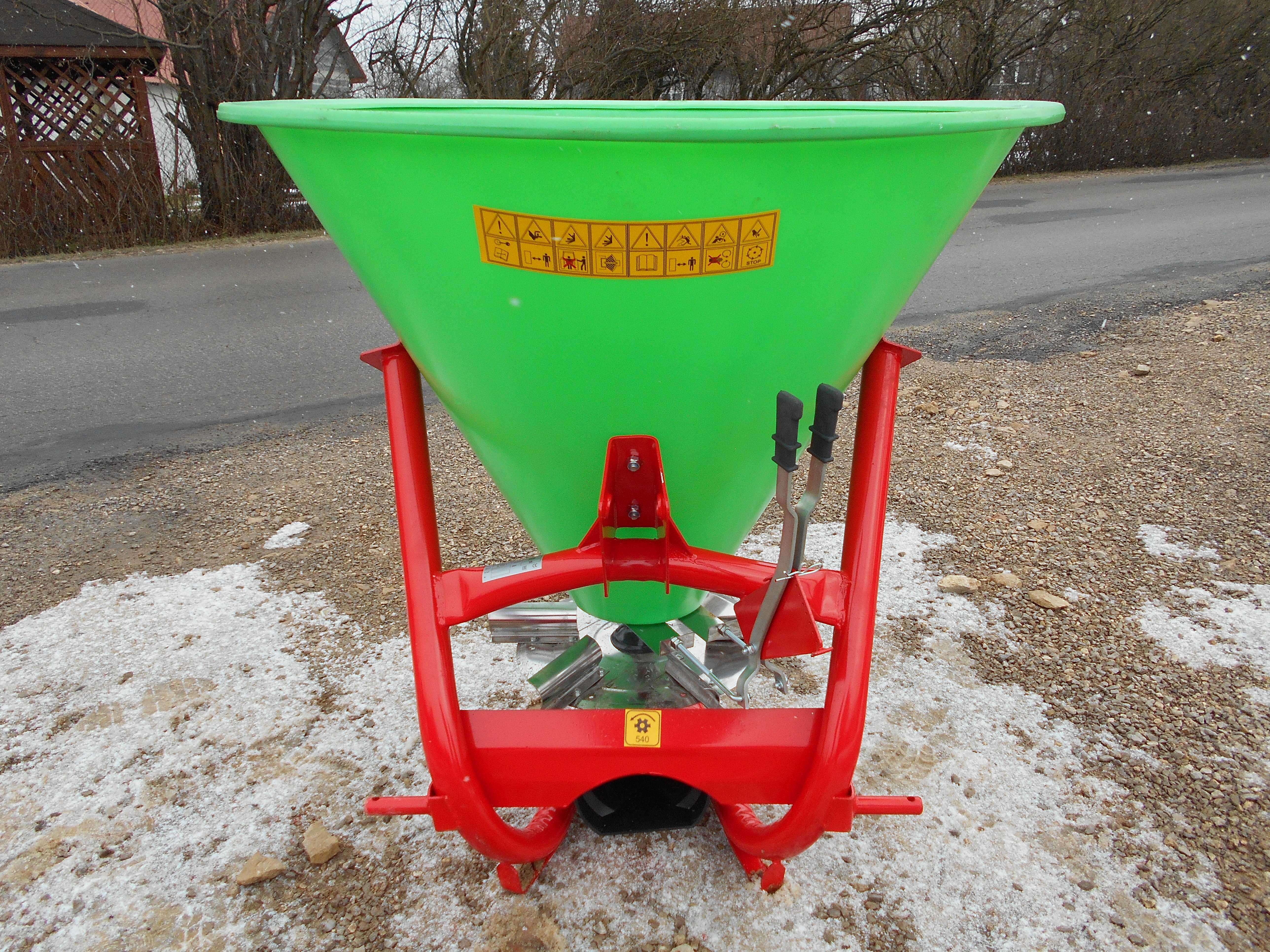 rozsiewacz nawozu, piaskarka/ solarka STRUMYK 200-500l