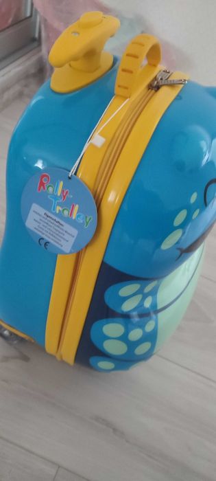 Дитячий чемодан на колесах новий з бірками