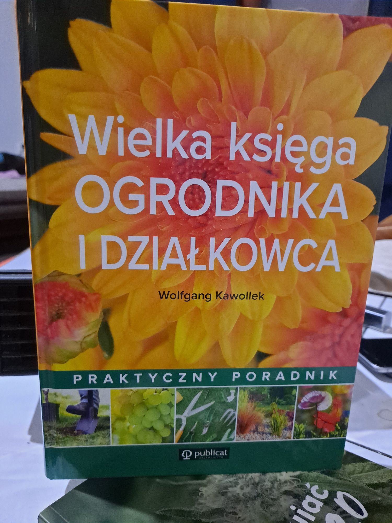 Książka Wielka księga ogrodnika i działkowca