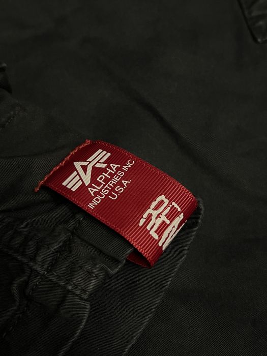 Spodnie, bojówki, krótkie szorty Alpha Industries CREW SHORT 33 czarne