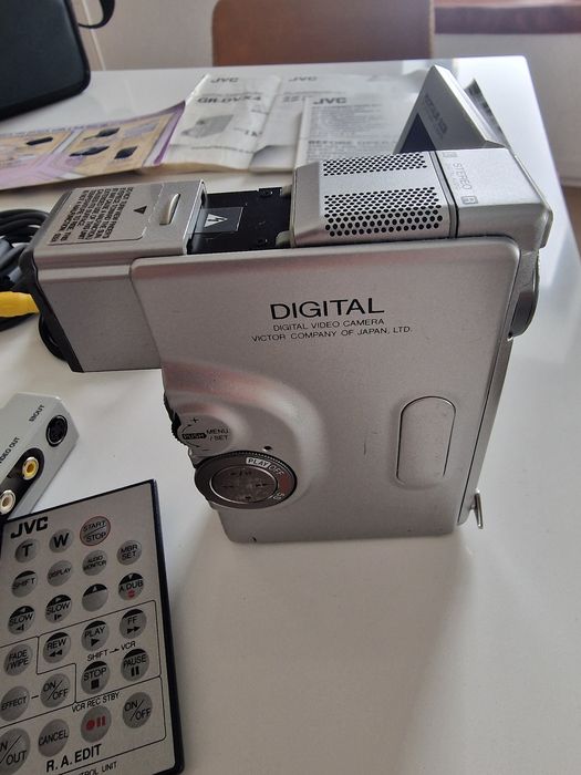 Câmara de video JVC GR-DVX4 & acessórios