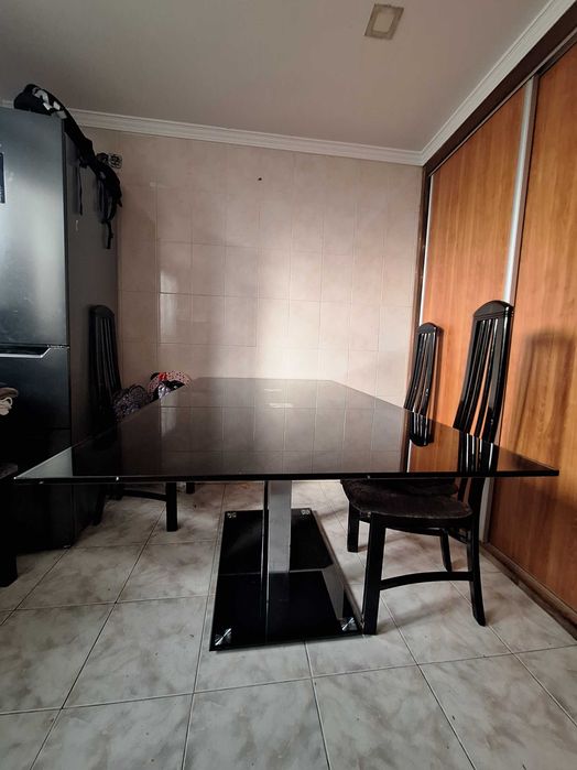 Mesa de jantar de vidro