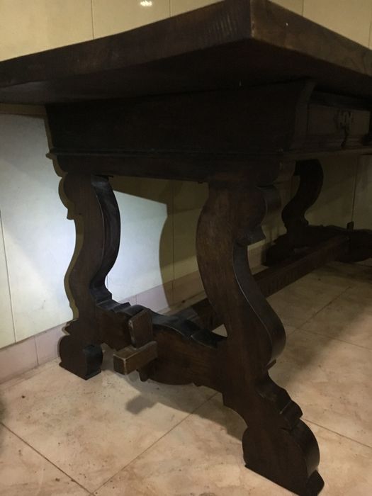 Mesa de Madeira Maciça e Cadeiras em Couro