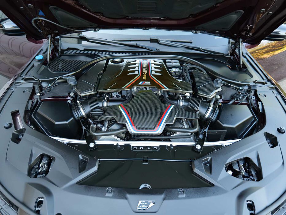 BMW M8 Competition      2022