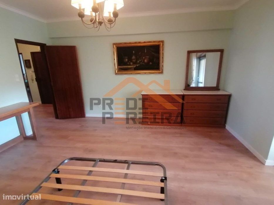 Quartos para arrendar, na Ramada - Bons Dias | Próximo do ISCE).