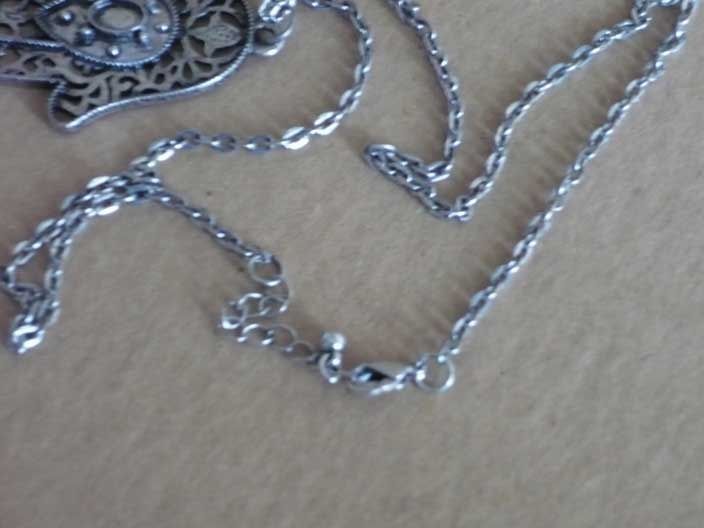 Fio com a mão de Fátima