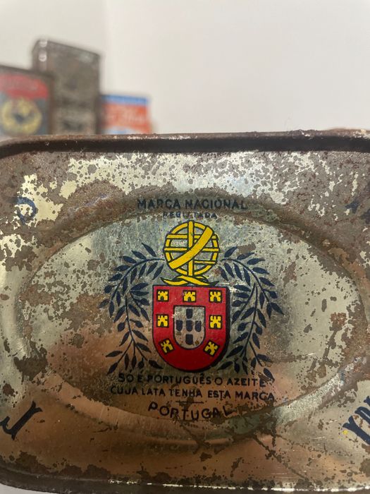 Latas de azeite.