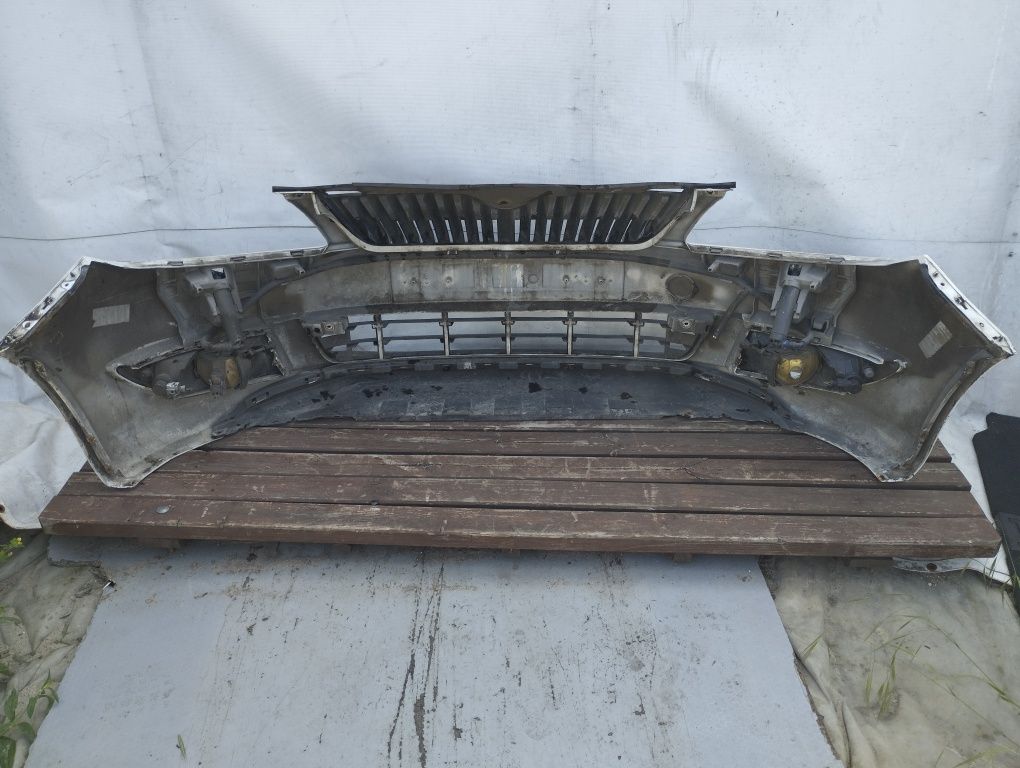 Skoda Fabia 2 Lift zderzak przedni przód LF9E