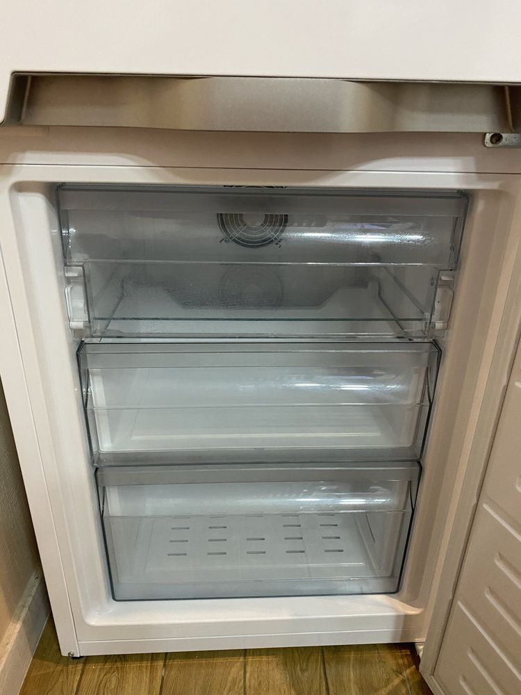 Холодильник SHARP Габарити (ВхШхГ) 180 х 54 х 59.5 см