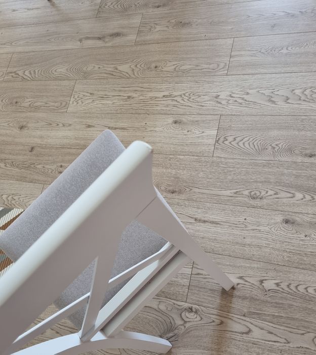 Krzesła w stylu prowansalskim 6 szt. 180 zł/szt.