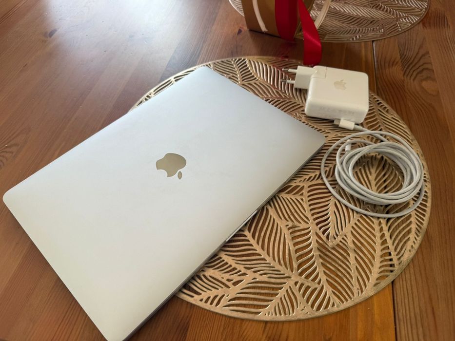 Macbook Air Pro jak nowy
