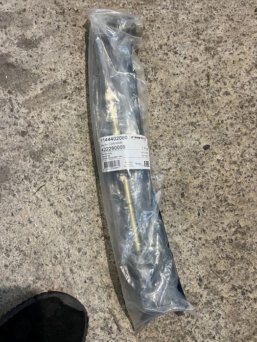 Тяга рулевая в сборе правая 1144402080 JP Group