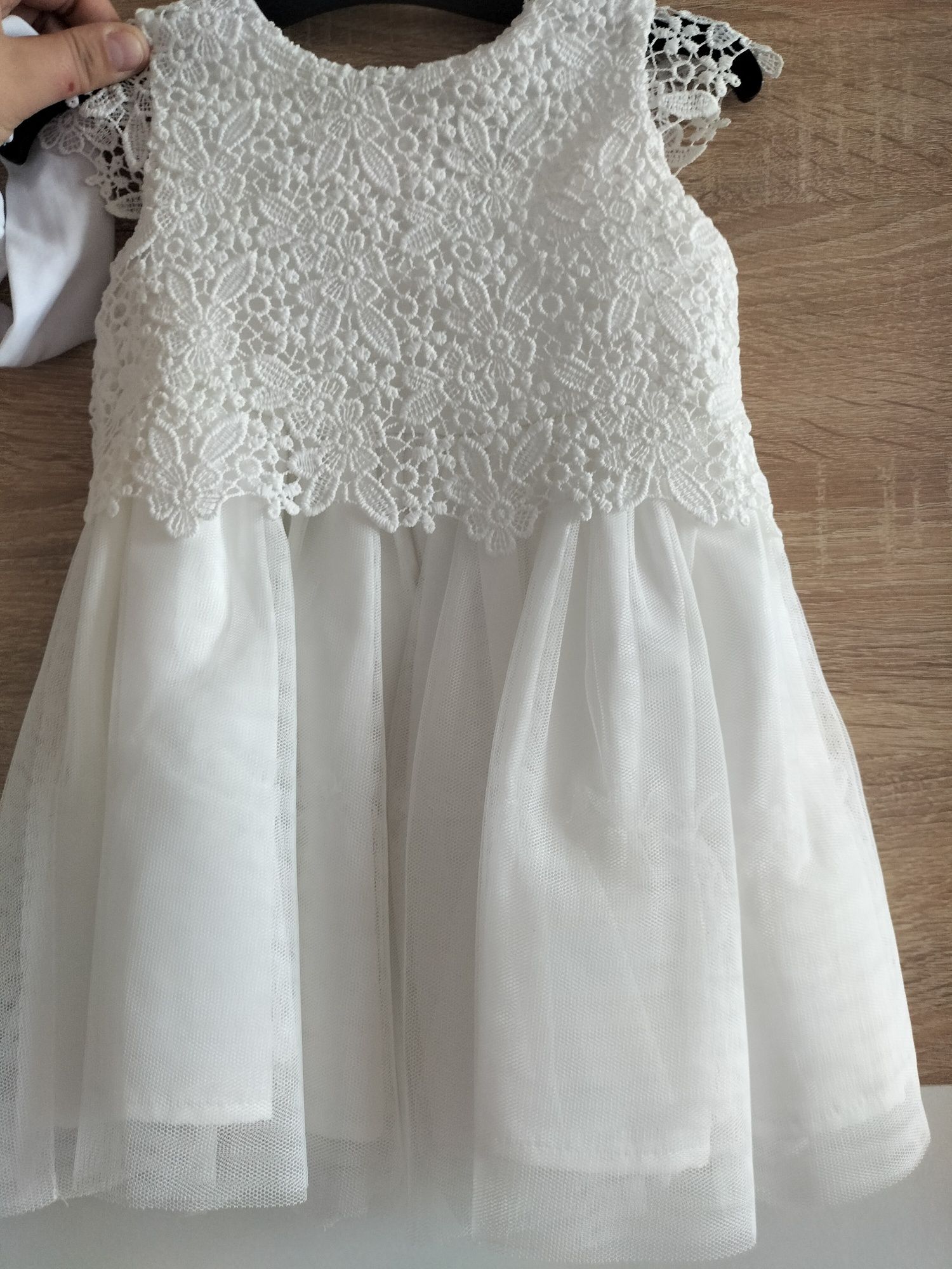 Sukienka biała na chrzciny