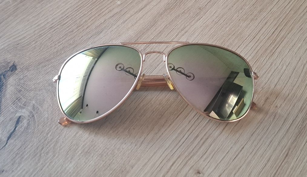 Fajne okulary przeciwsłoneczne, lustrzanki, złote oprawki