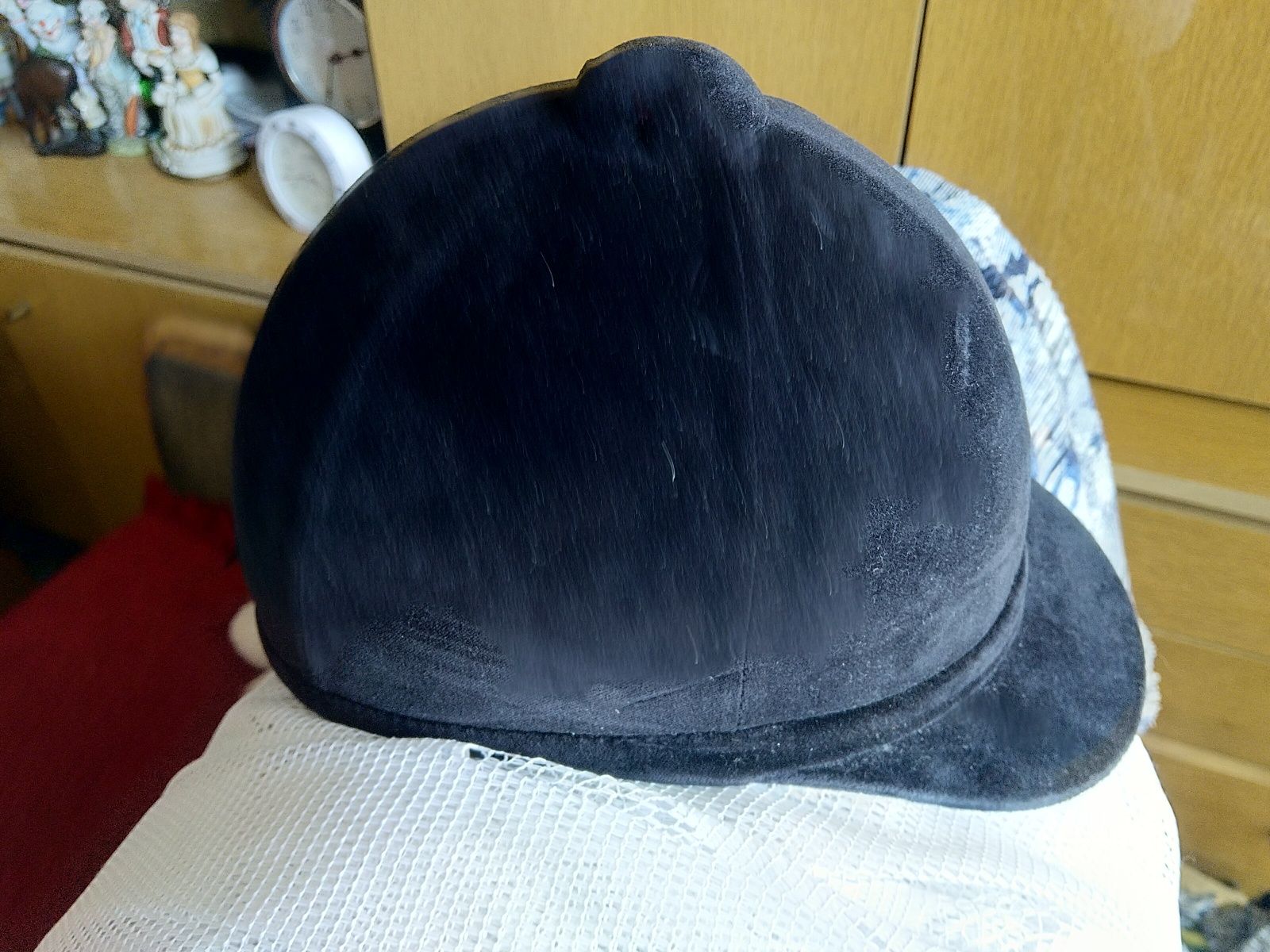 Kask jeździecki Charles Owen.